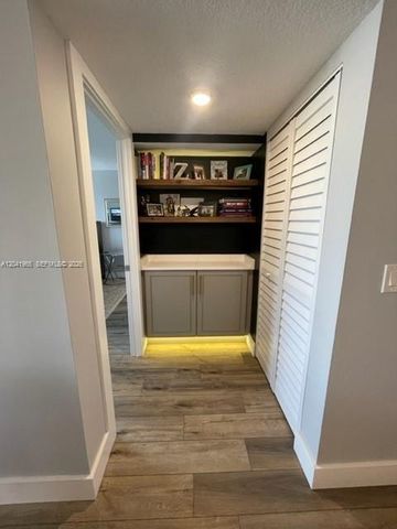 17 Royal Palm Way 302, Boca Raton, FL 33432
