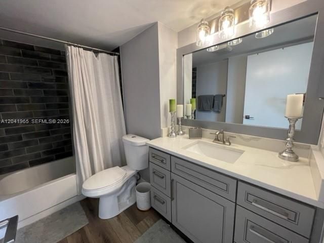 17 Royal Palm Way 302, Boca Raton, FL 33432