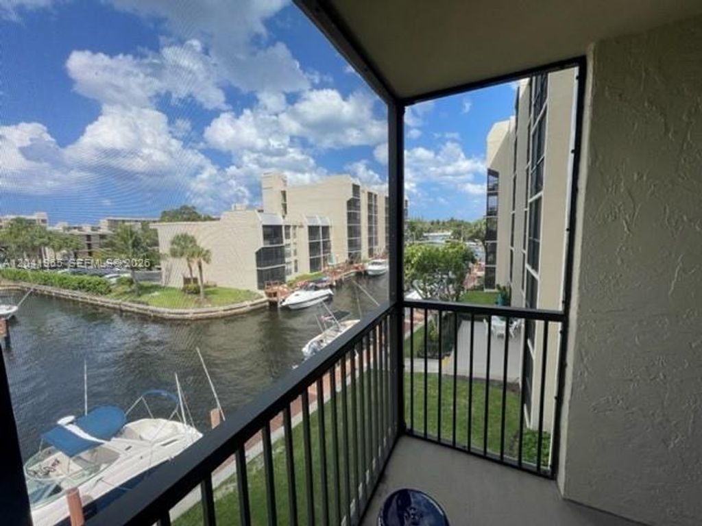 17 Royal Palm Way 302, Boca Raton, FL 33432
