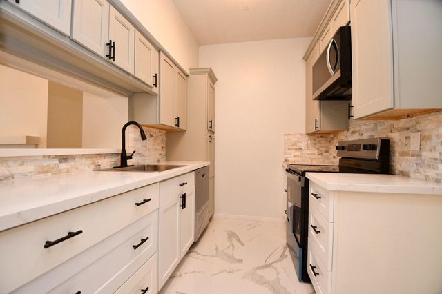 720 Bering Drive 169, Houston, TX 77057