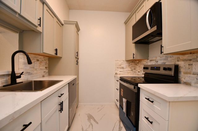720 Bering Drive 169, Houston, TX 77057