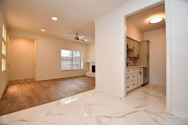 720 Bering Drive 169, Houston, TX 77057