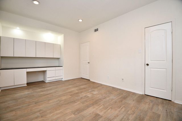 720 Bering Drive 169, Houston, TX 77057