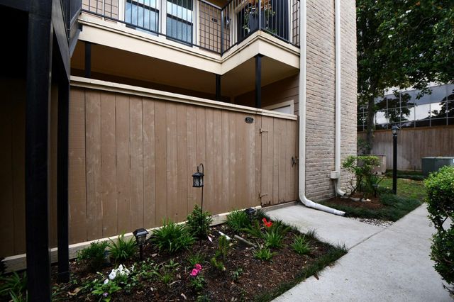 720 Bering Drive 169, Houston, TX 77057