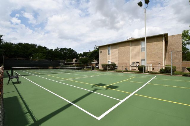 720 Bering Drive 169, Houston, TX 77057