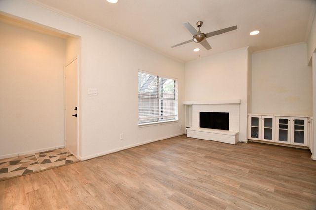 720 Bering Drive 169, Houston, TX 77057