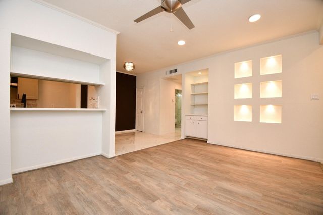 720 Bering Drive 169, Houston, TX 77057