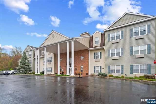 2 Richmond Road 306, West Milford, NJ 07480