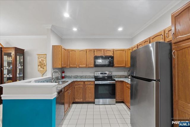 2 Richmond Road 306, West Milford, NJ 07480