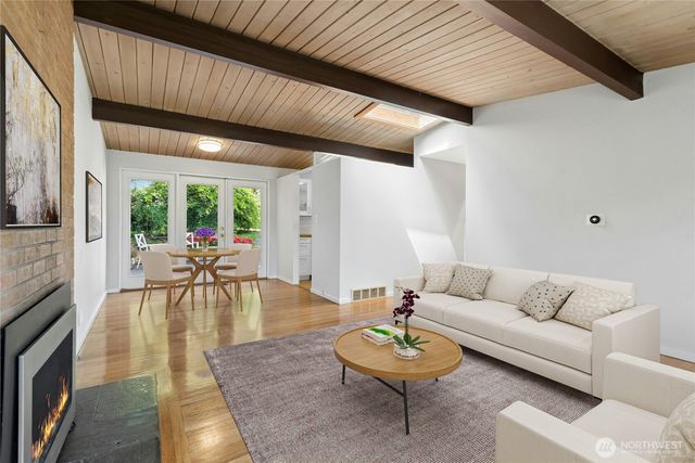 12017 93rd Avenue NE, Kirkland, WA 98034