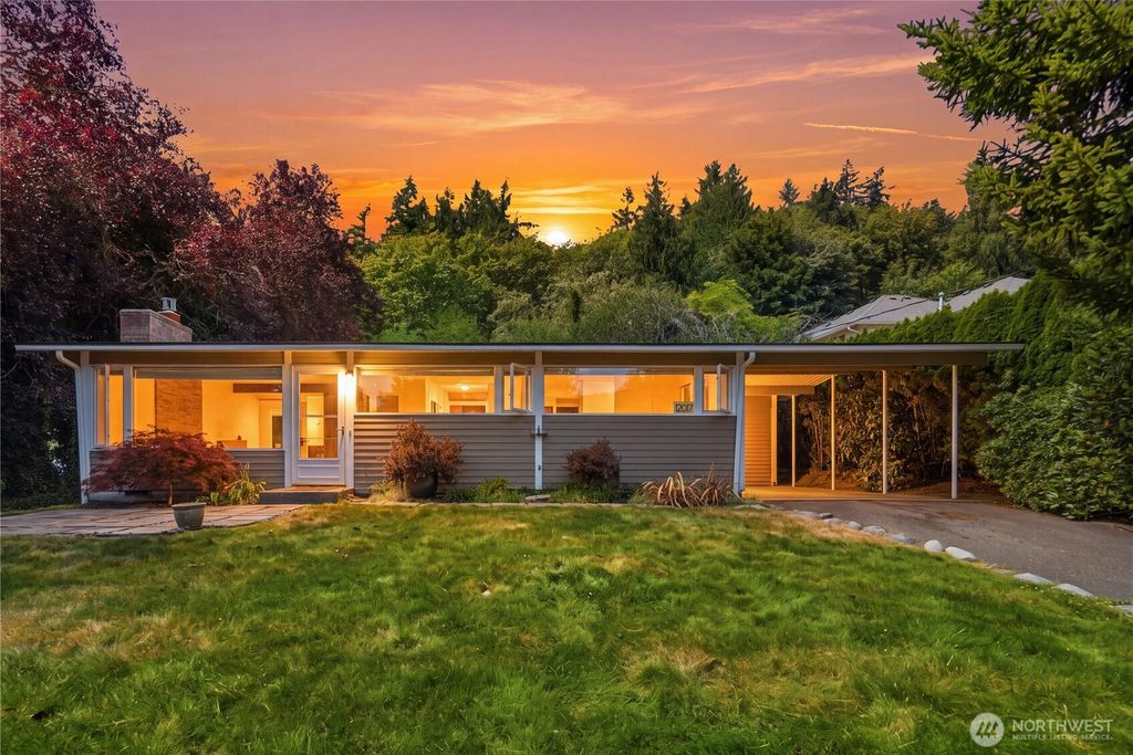 12017 93rd Avenue NE, Kirkland, WA 98034