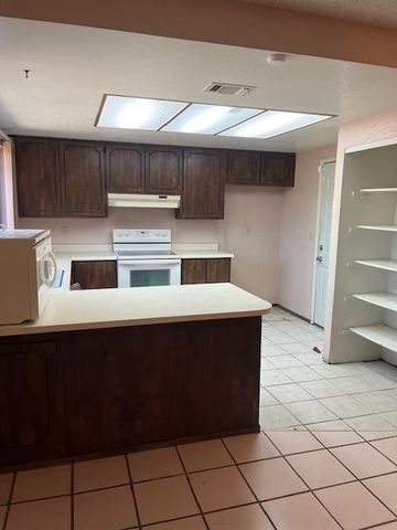 8366 Langtree Way, Sacramento, CA 95823