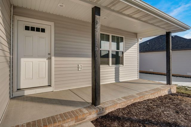 692 N Jozlynn Avenue, Republic, MO 65738