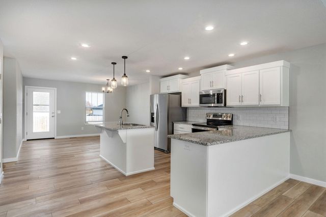 692 N Jozlynn Avenue, Republic, MO 65738