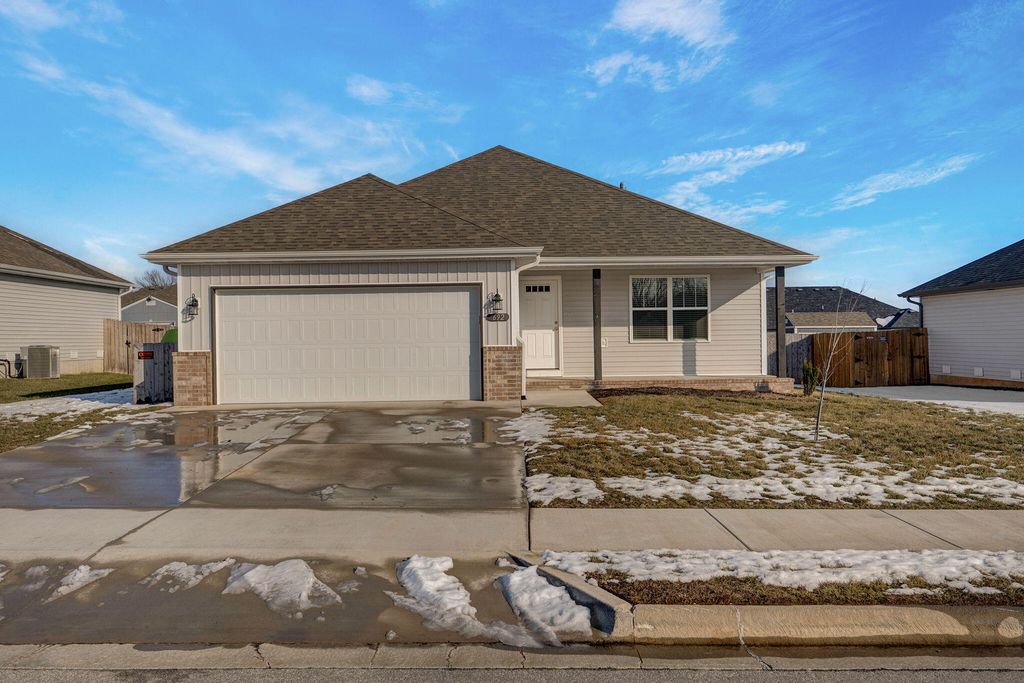 692 N Jozlynn Avenue, Republic, MO 65738