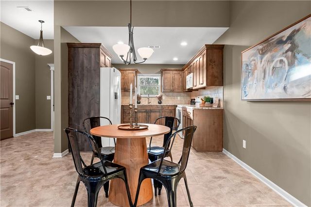 300 NW FOX HOLLOW Lane, Blue Springs, MO 64015