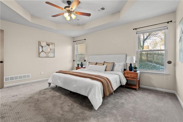 300 NW FOX HOLLOW Lane, Blue Springs, MO 64015