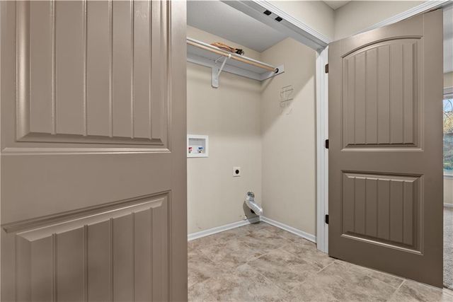 300 NW FOX HOLLOW Lane, Blue Springs, MO 64015