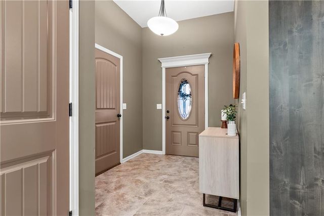 300 NW FOX HOLLOW Lane, Blue Springs, MO 64015