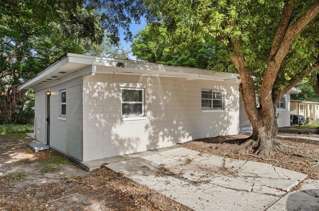 Image 3 of property listing at 2213 N HIAWASSEE ROAD, Orlando, FL 32818