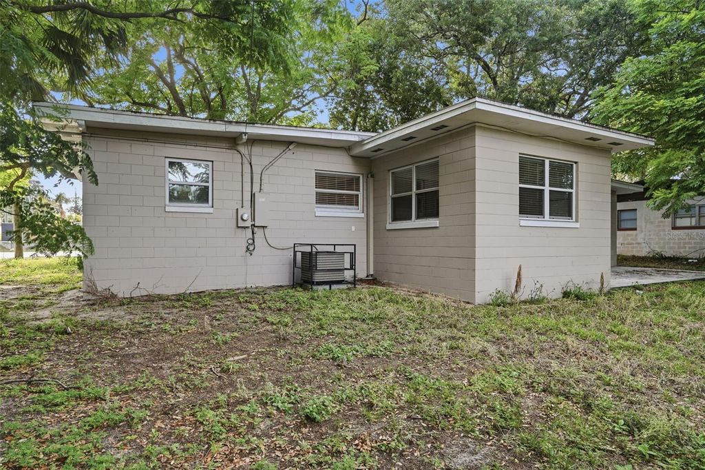 Image 29 of property listing at 2213 N HIAWASSEE ROAD, Orlando, FL 32818