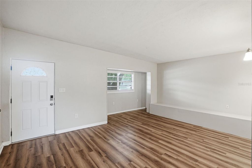 Image 8 of property listing at 2213 N HIAWASSEE ROAD, Orlando, FL 32818