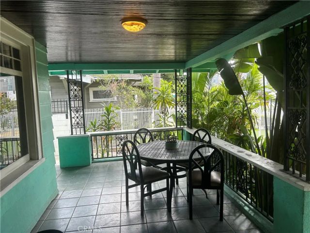 4727 Oakwood Avenue, Los Angeles, CA 90004