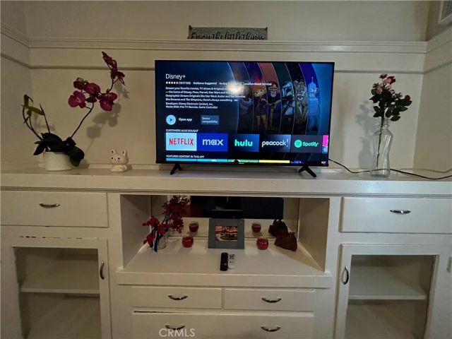 4727 Oakwood Avenue, Los Angeles, CA 90004