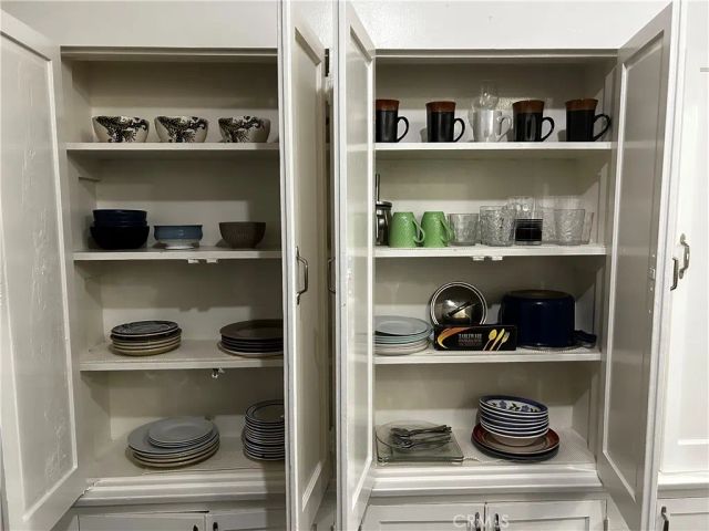 4727 Oakwood Avenue, Los Angeles, CA 90004