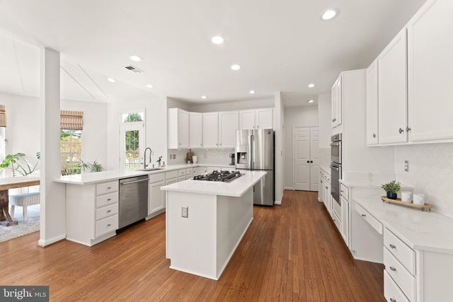 43179 PARKERS RIDGE DR, Leesburg, VA 20176