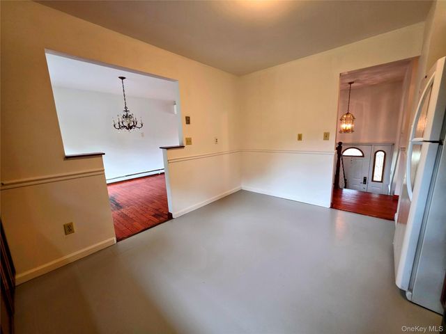 3 Abbey Road, Hyde Park, NY 12538