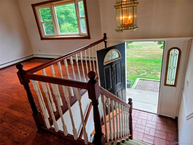 3 Abbey Road, Hyde Park, NY 12538