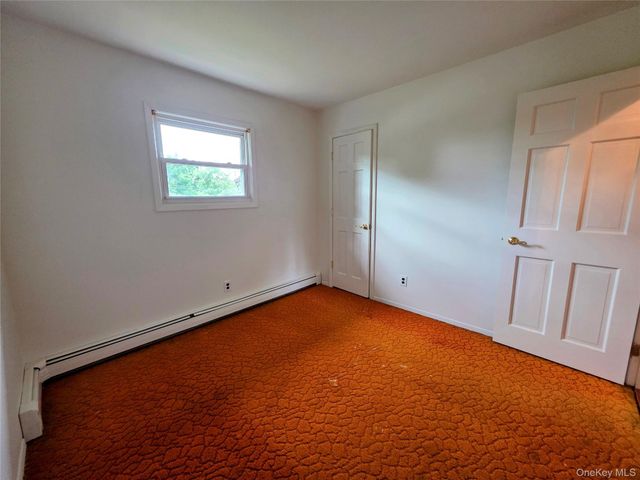 3 Abbey Road, Hyde Park, NY 12538