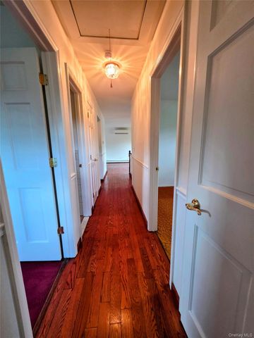 3 Abbey Road, Hyde Park, NY 12538