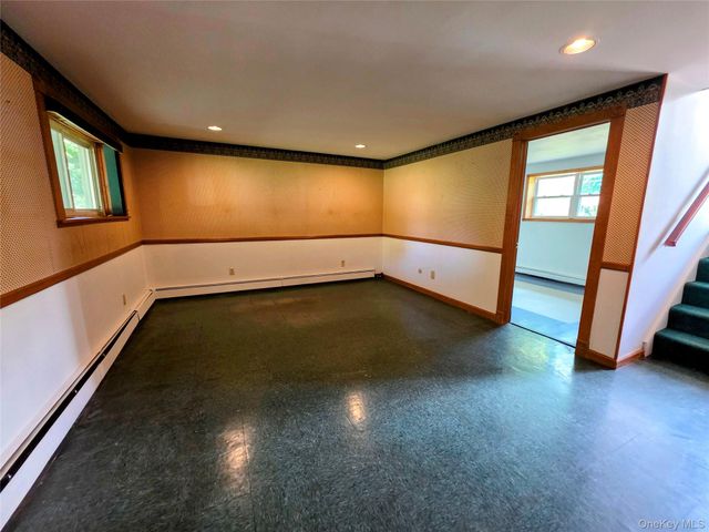 3 Abbey Road, Hyde Park, NY 12538