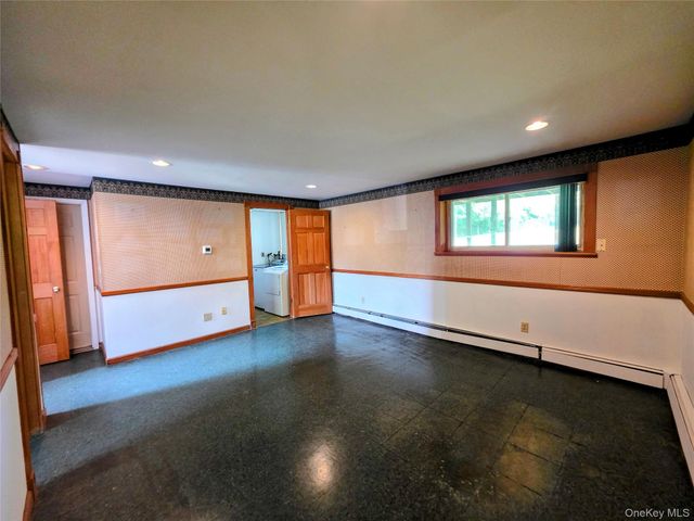 3 Abbey Road, Hyde Park, NY 12538