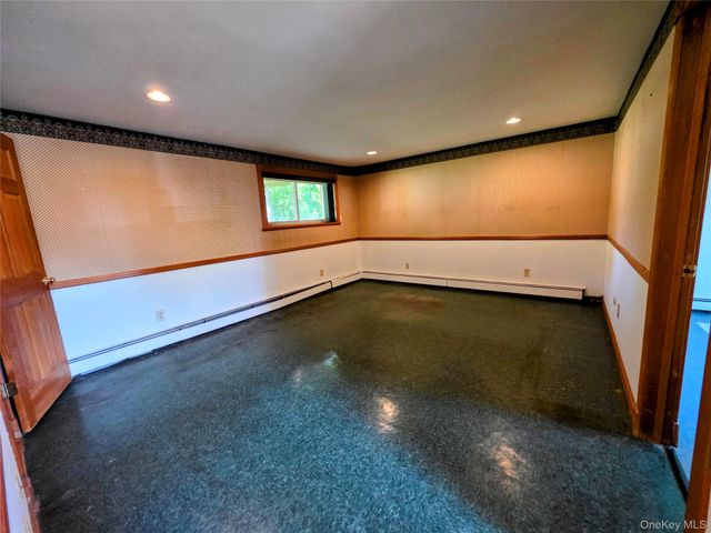 3 Abbey Road, Hyde Park, NY 12538