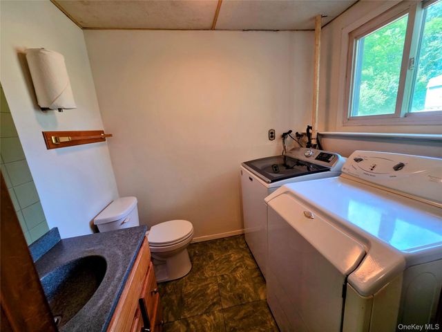 3 Abbey Road, Hyde Park, NY 12538