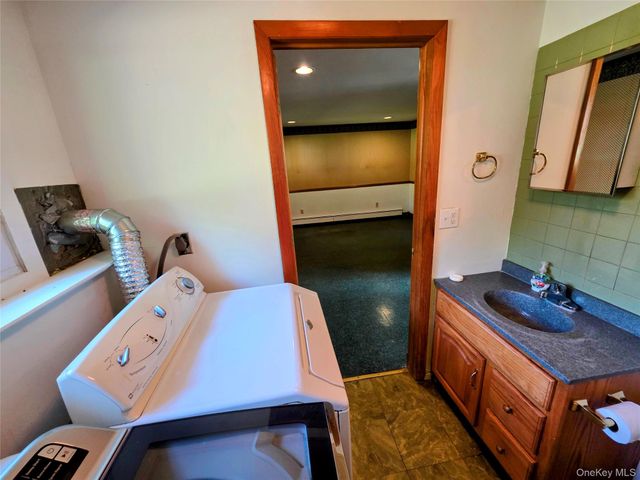 3 Abbey Road, Hyde Park, NY 12538