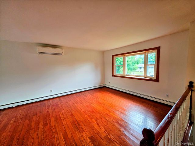 3 Abbey Road, Hyde Park, NY 12538
