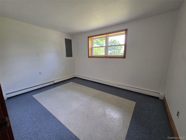 3 Abbey Road, Hyde Park, NY 12538