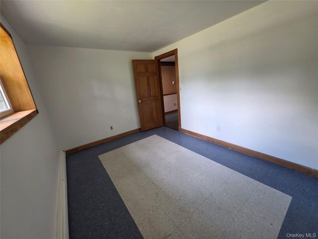 3 Abbey Road, Hyde Park, NY 12538