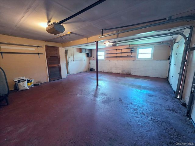 3 Abbey Road, Hyde Park, NY 12538