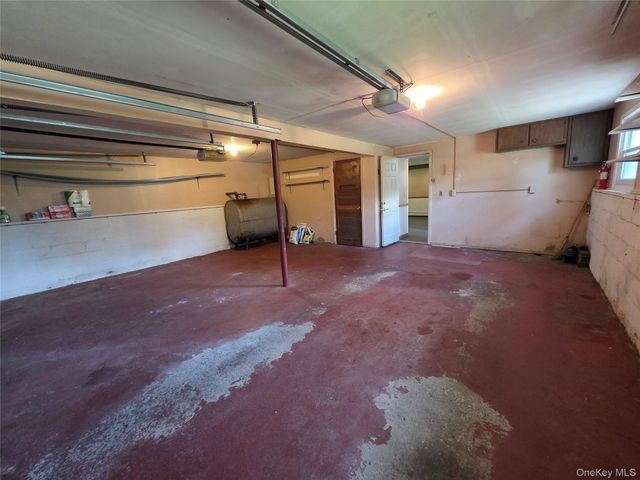 3 Abbey Road, Hyde Park, NY 12538