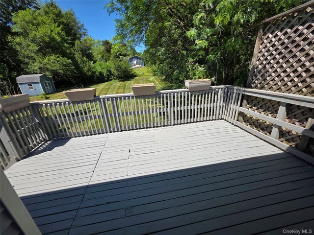 3 Abbey Road, Hyde Park, NY 12538
