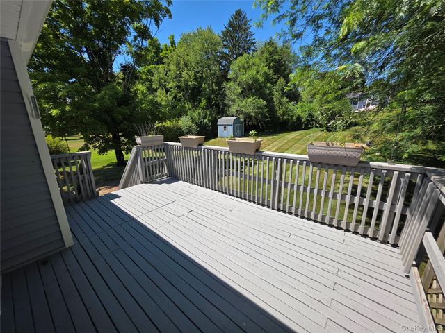 3 Abbey Road, Hyde Park, NY 12538