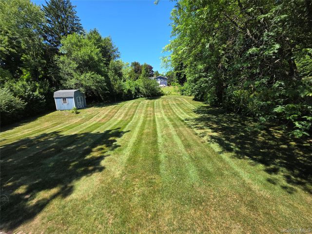 3 Abbey Road, Hyde Park, NY 12538