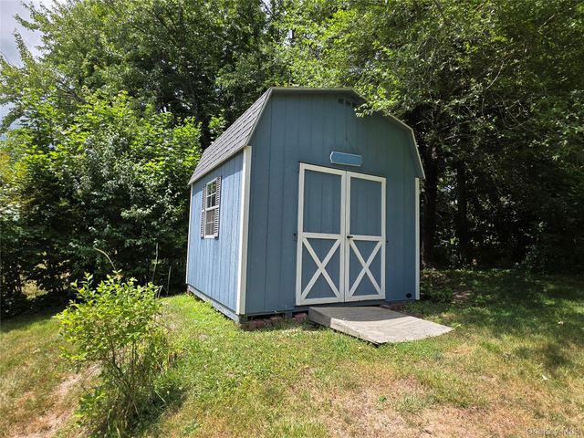 3 Abbey Road, Hyde Park, NY 12538