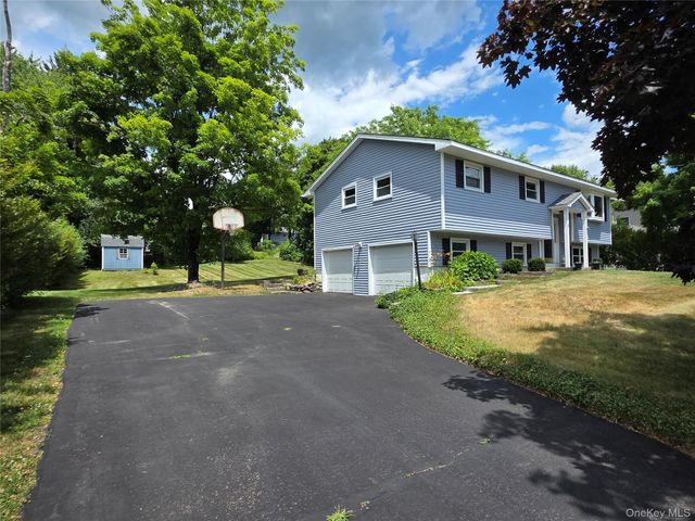 3 Abbey Road, Hyde Park, NY 12538