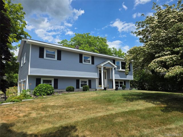 3 Abbey Road, Hyde Park, NY 12538
